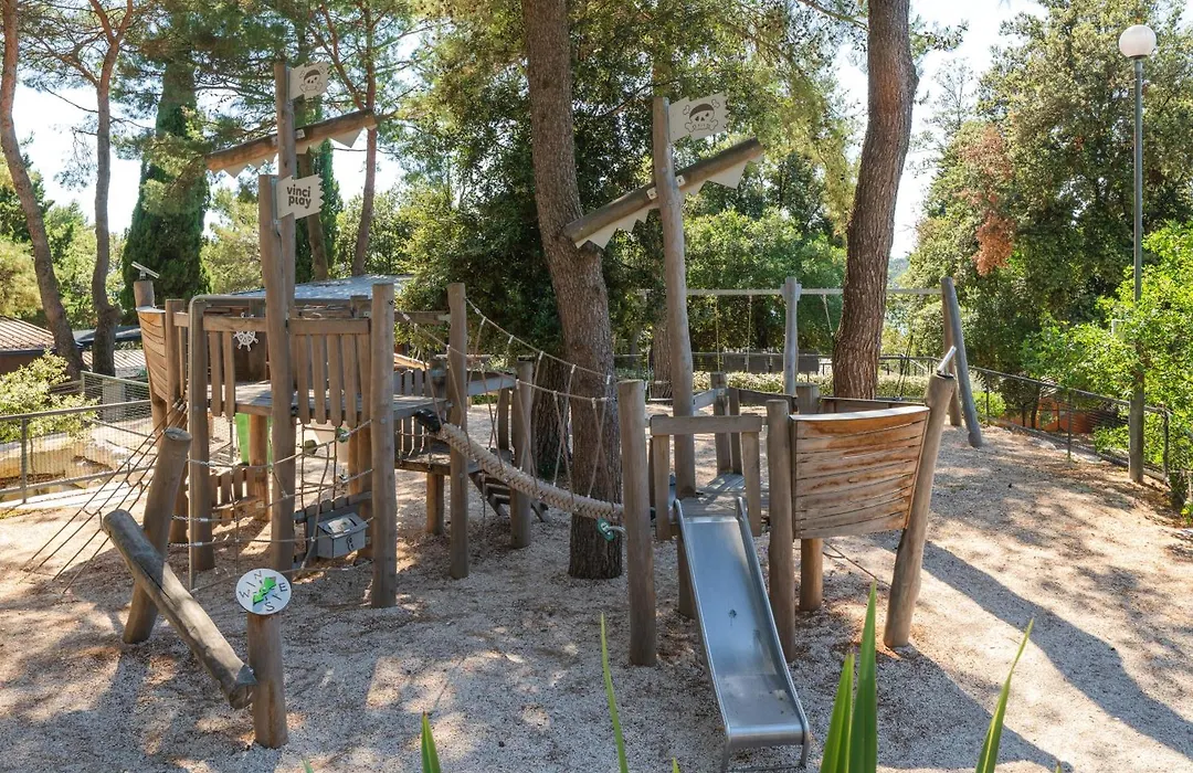 Porton Nature Hideouts-1